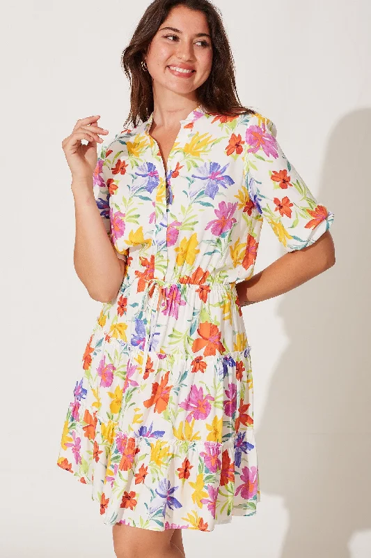 Catch Feeling Dress In White With Bright Floral Print