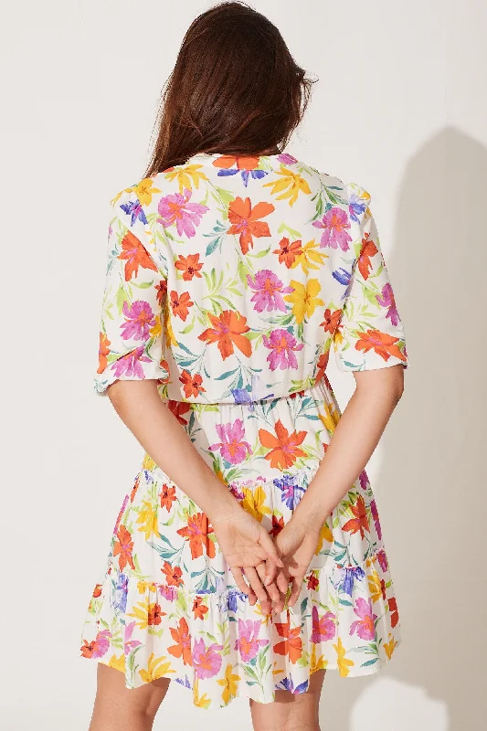 Catch Feeling Dress In White With Bright Floral Print