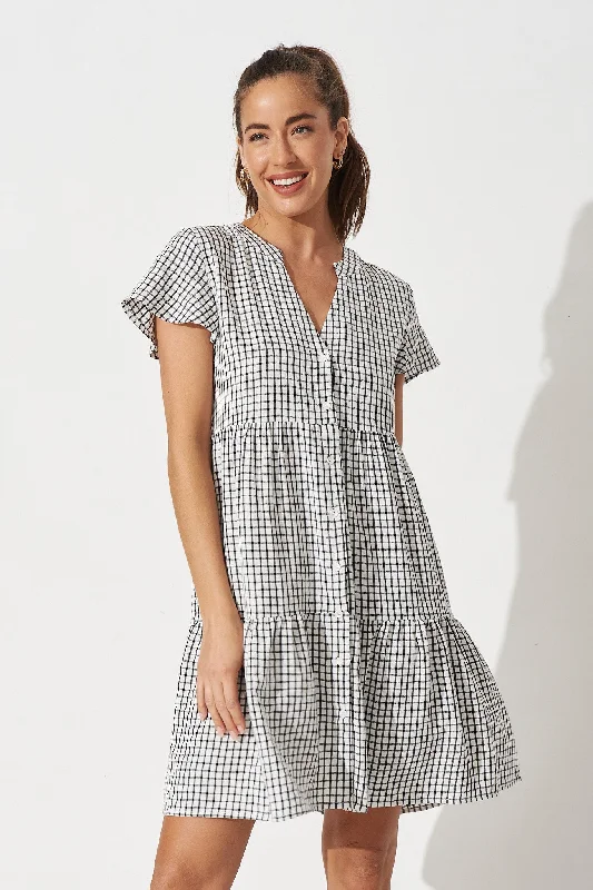 Shelby Shirt Dress In White With Black Check