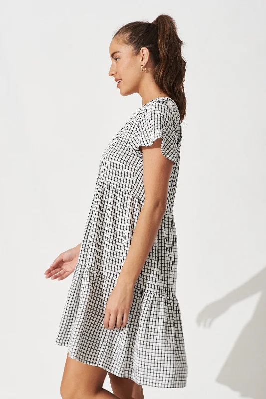 Shelby Shirt Dress In White With Black Check